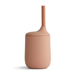 Ellis børnekop med sugerør